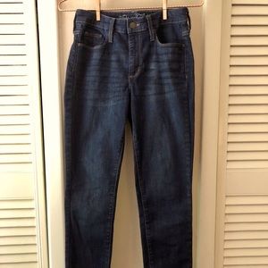 Universal Thread Straight Leg Jean